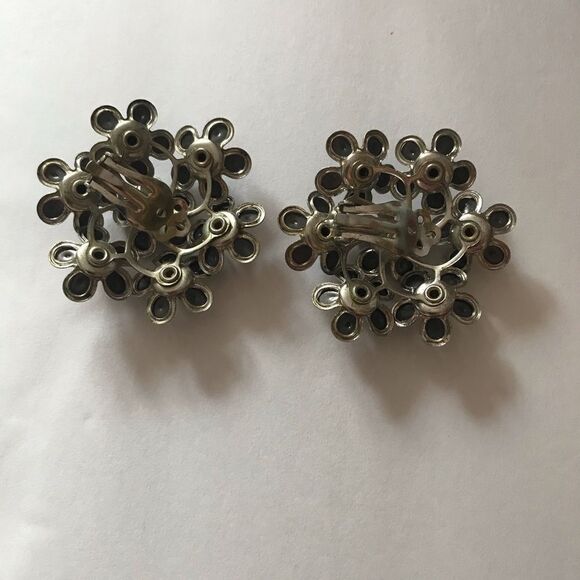 Vintage cluster flower earrings - Picture 3 of 3